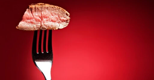 Красное мясо разрушает микрофлору кишечника и провоцирует воспалительные заболевания кишечника
