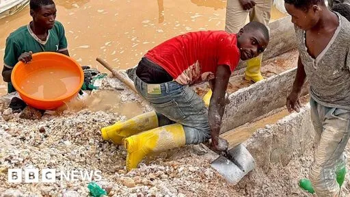 DR Congo's M23 conflict: Rebels give BBC rare access to a mine powering mobile phones